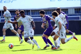 Trendyol Süper Lig: Eyüpspor: 0 - Kocaelispor: 1 (Maç devam ediyor)