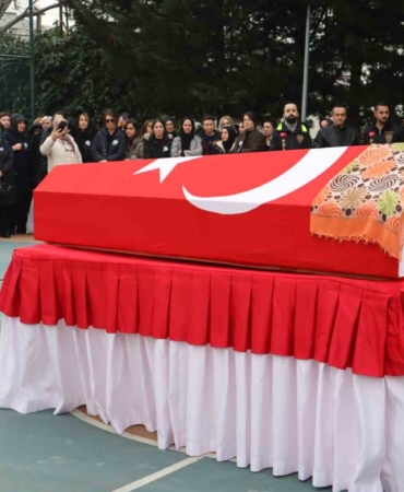 Yüzlerce meslektaşı Fatma Nur öğretmeni son yolculuğuna uğurladı