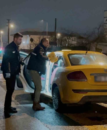 Tekirdağ’da takside yolcu dehşeti: Şoförü omzundan bıçakladı