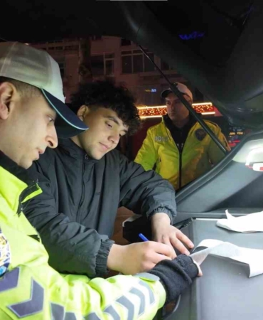 Egzoz sistemi mevzuata aykırı aracı 30 gün men edildi, "Samsun’dan tur atmak için geldim" dedi