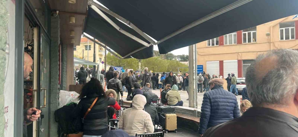 Türk tatilciler dönüş yolunda Yunanistan’ın Midilli Adası’nda mahsur kaldı