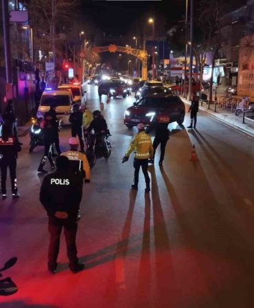 Bağdat Caddesi’nde trafik uygulaması: 400 bin lira ceza