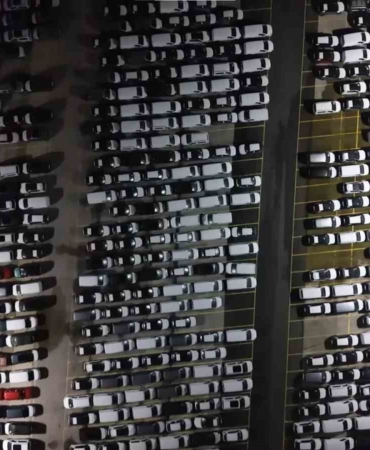 Haydarpaşa Limanı’nda gece mesaisi: 2026 model araçlar limana indirildi