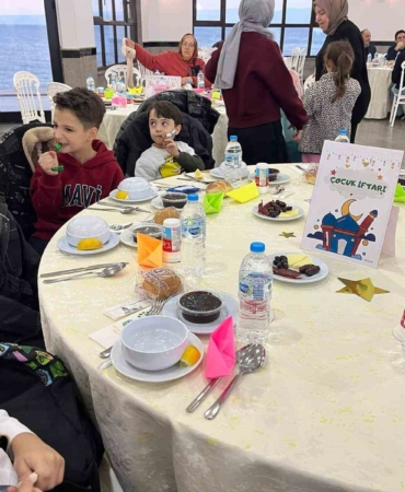 Merih Demiral’dan ilkokul öğretmenine jest