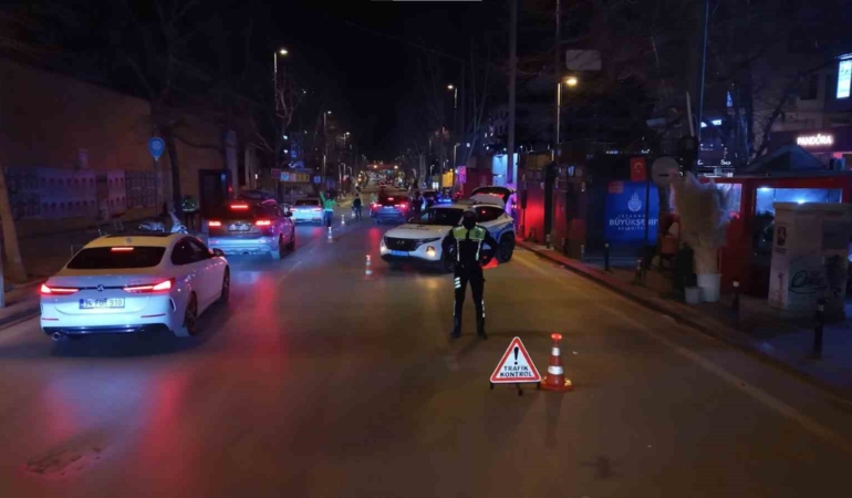 Kadıköy’de gece denetimleri: 1.2 milyon TL ceza, 159 araç trafikten men