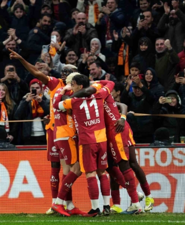Galatasaray haftayı en yakın rakiplerine karşı 7 puan farkla kapadı