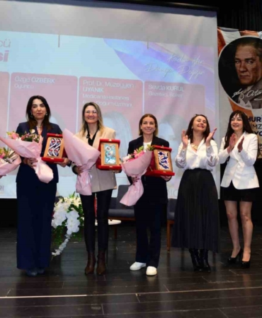 Bursa’da "Kadın Gücü Zirvesi", ilham veren hikâyeler paylaşıldı