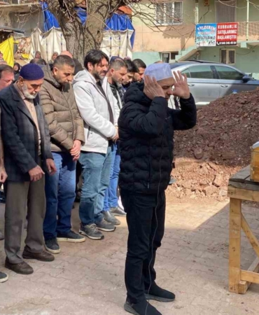 Ahşap evdeki yangında hayatını kaybeden bedensel engelli kişi toprağa verildi