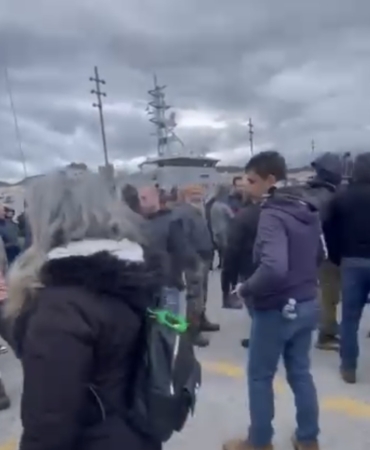 Eylemden sonra kapılar açıldı