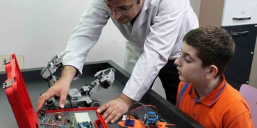 İhlas Koleji öğrencileri TÜBİTAK bölge finallerinde: 19 bin proje arasından çifte başarı