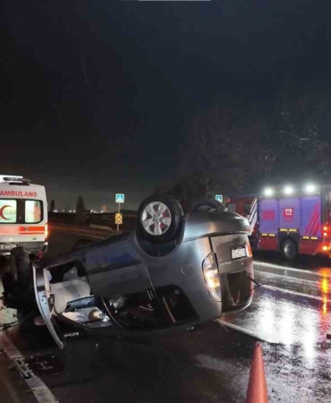 Pendik sahil yolunda aşırı hız kaza getirdi: 3 yaralı