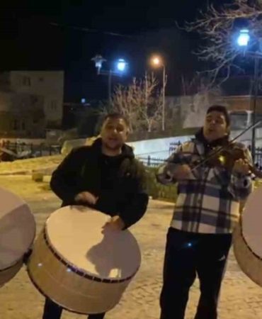 Yaklaşık bir asırdır sahura şarkılarla uyanıyorlar