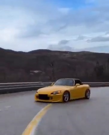 Drift atan otomobil, sosyal medya devriyesine takıldı