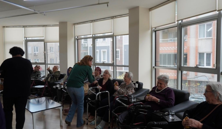 Gençlerden anlamlı ziyaret