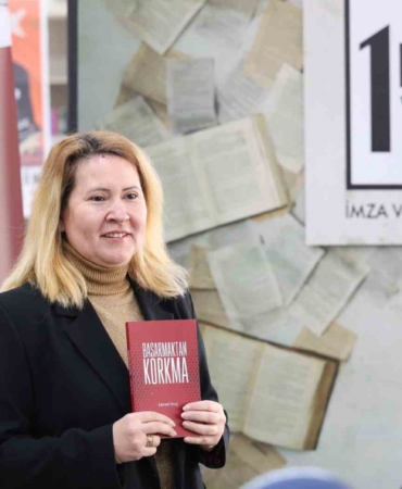 Osmangazi Belediyesi sevilen yazarları okurlarıyla buluşturuyor