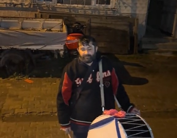 Davulcunun bahşiş pazarlığı gülümsetti