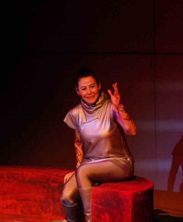 Ayvalık’ta Dünya Tiyatro Günü’nde "Müdahil" sahnelendi