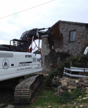 Çanakkale’de 31 kaçak yapı yıkıldı