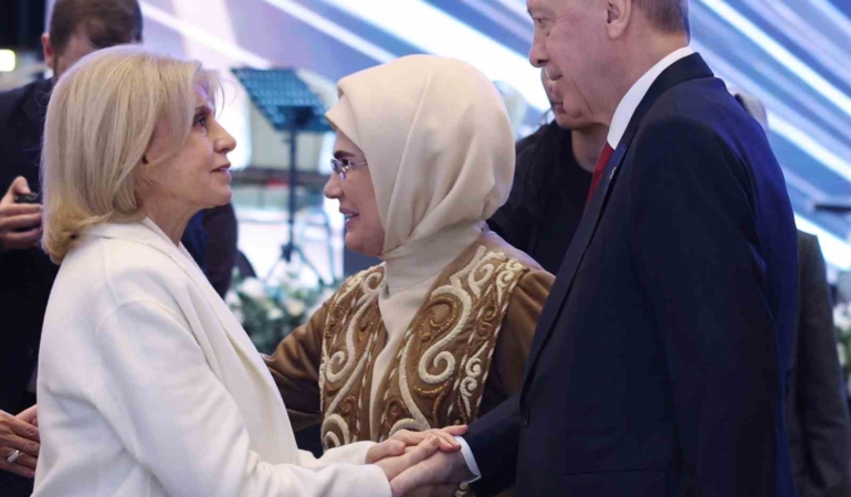 Cumhurbaşkanı Erdoğan: "Her kim, kadına ve çocuğa şiddet uyguluyorsa, zulmediyorsa insanlıktan nasibini almamış demektir"