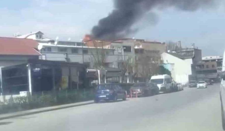 Bursa’da çatı katı alevlere teslim oldu