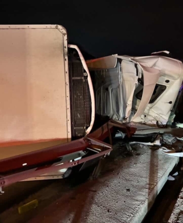 Büyükçekmece TEM Otoyolu’nda tır devrildi: Kilometrelerce trafik oluştu