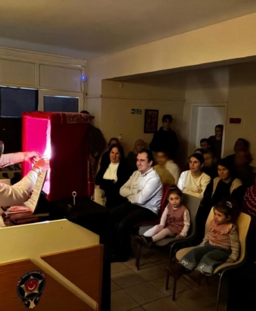 Bilecik’te özel ihtiyaçlı bireyler için Karagöz ve Hacivat gösterisi