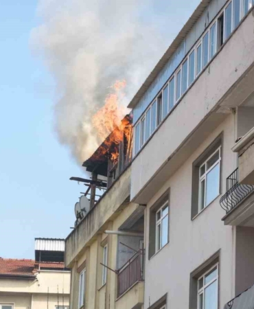 Bursa’da apartman terasında yangın paniği
