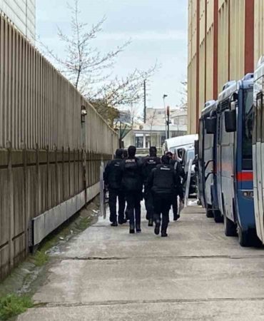 Kocaeli’de 3 kişinin öldüğü silahlı saldırıya ilişkin 9 şüpheli adliyede