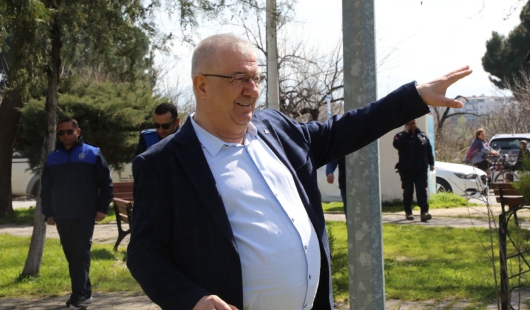 Edremit Belediyesi’den Narlı’dan Bostancı’ya saha mesaisi