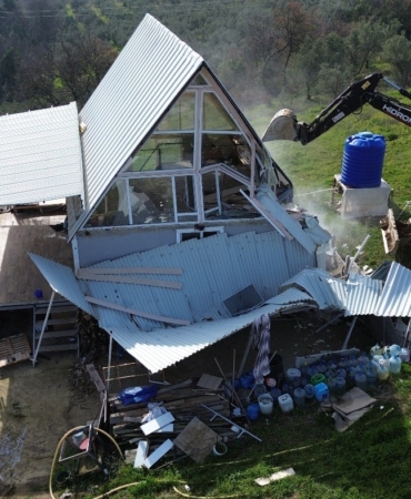 Tarım arazilerindeki tiny house’lar bir bir yıkıldı