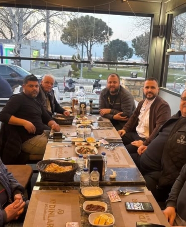 Burhaniye’de bağımsız meclis üyeleri basına iftar verdi