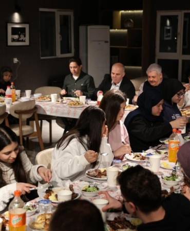Kartepe’de gençler "Bir Sofra Bir Hikaye" iftarında buluştu