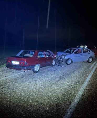 Bilecik’te iki otomobil çarpıştı: 3 yaralı