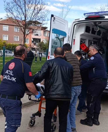 Bursa’da 3 katlı binada yangın: Dumandan zehirlenen yaşlı kadının durumu ağır