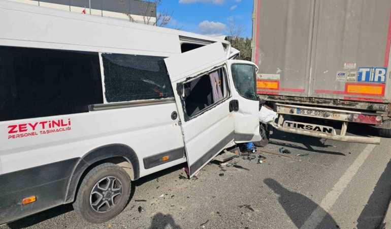 Çerkezköy’de işçi servisi tıra çarptı: 1’i ağır 4 yaralı