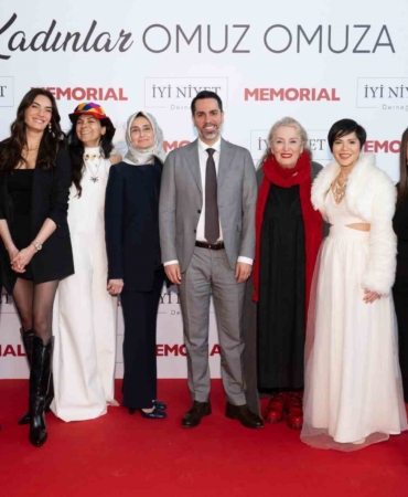 Ünlü isimler "Kadınlar Omuz Omuza Projesi" için bir araya geldi