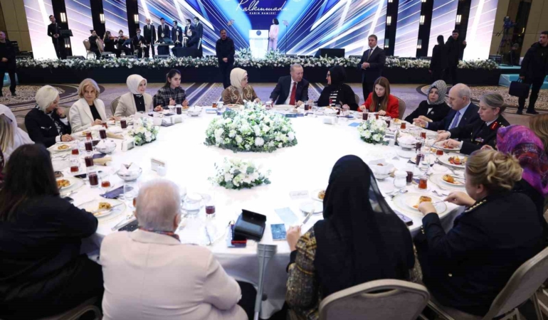 Bakan Göktaş: "Genç kızlarımızın önünü açmayı Türkiye Yüzyılı beşeri sermayesini güçlendiren stratejik bir adım olarak görüyoruz"