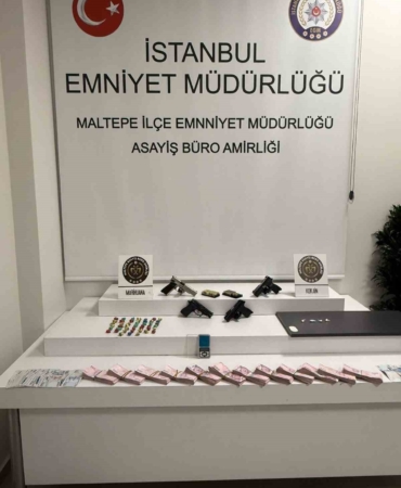 Maltepe’de uyuşturucu operasyonu: Manyetik kartlı zuladan yüklü miktarda para ve silah çıktı