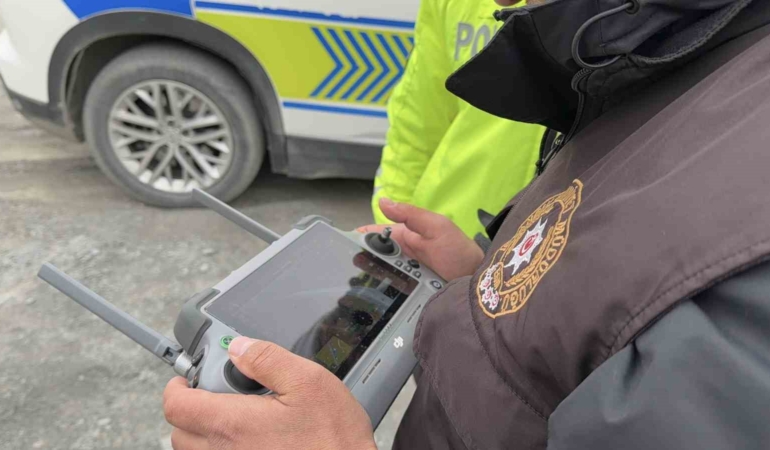 Arnavutköy’de drone destekli trafik denetimi: Hatalı sollama yapma ve ehliyetsiz araç kullanımına toplamda 96 bin 314 TL ceza