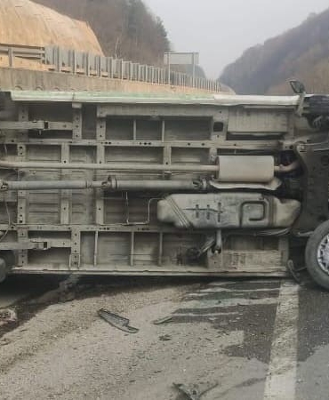 Kontrolden çıkan minibüs takla attı, sürücü yaralandı