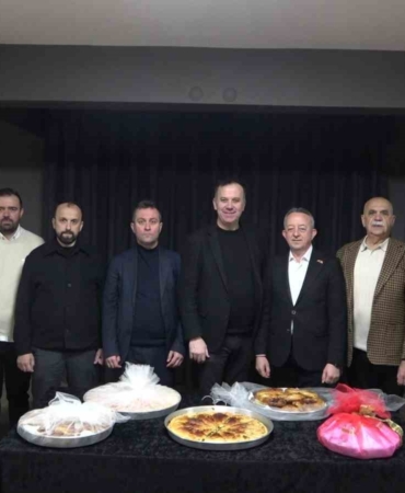 Bursa’da Balkan esintili sahur: Sokak sokak dolaşıp börek topladılar