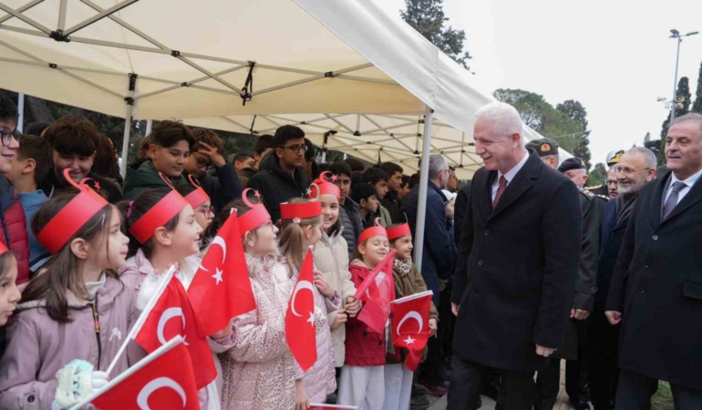 Milli şair Mehmet Akif Ersoy, İstiklal Marşı’nın kabulünün 105’inci yılında kabri başında anıldı