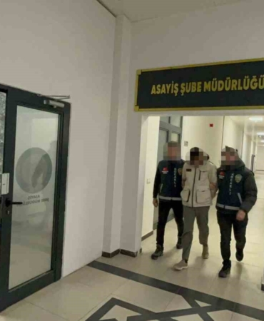 İçinde altın bulunan çelik kasayı çaldı, polis evinde yakaladı