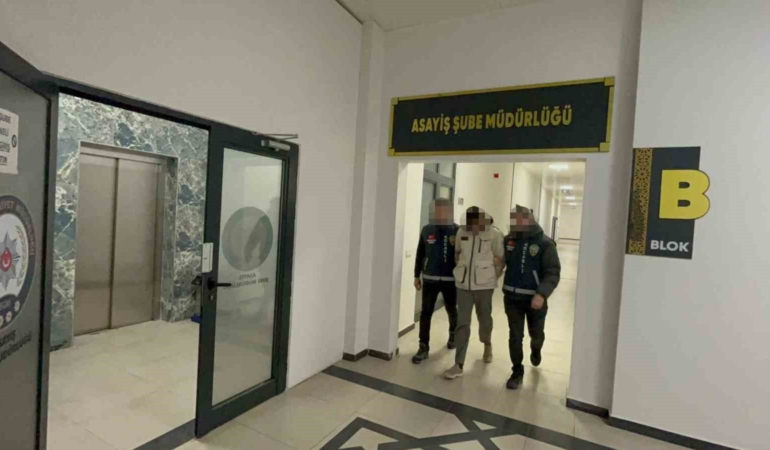 İçinde altın bulunan çelik kasayı çaldı, polis evinde yakaladı