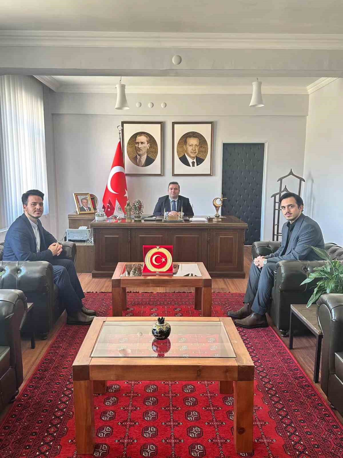 Bilecik’te ikiz kardeşler komşu köylere imam olarak atandı