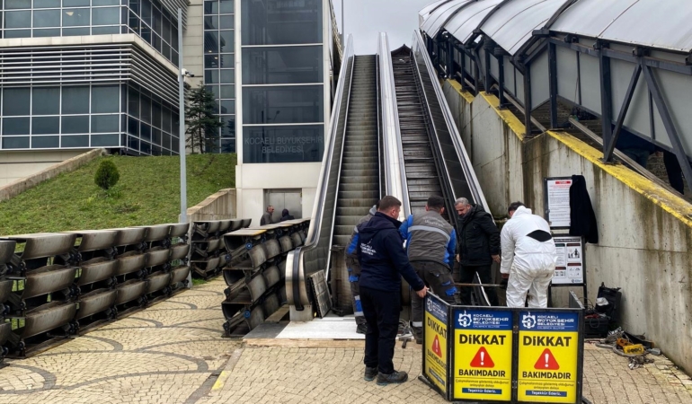 Yürüyen merdiven ve asansörlerde periyodik bakım sürüyor