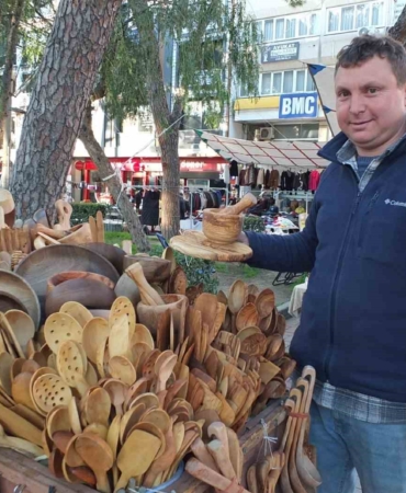 Burhaniye’de zeytin odunları mutfak gereci oldu