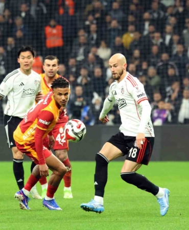 Trendyol Süper Lig: Beşiktaş: 0 - Galatasaray: 1 (İlk yarı)