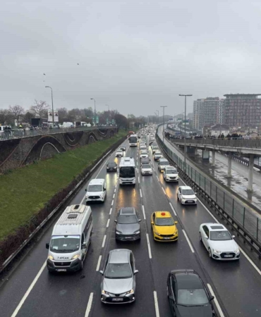 İstanbul’da bayram dönüşü trafik yoğunluğu