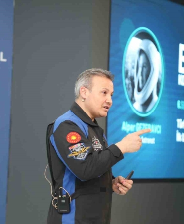 Türkiye’nin ilk astronotu Alper Gezeravcı BTÜ öğrencileriyle buluştu